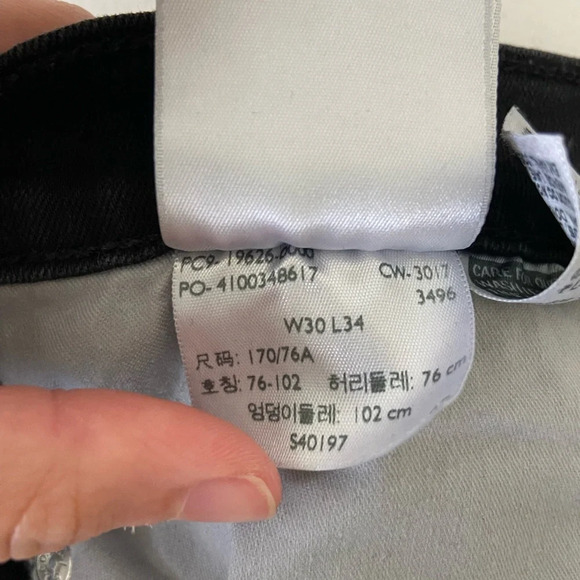 EUC | Levi’s 311 Shaping Skinny women’s black denim jeans — size 30 - Picture 9 of 9